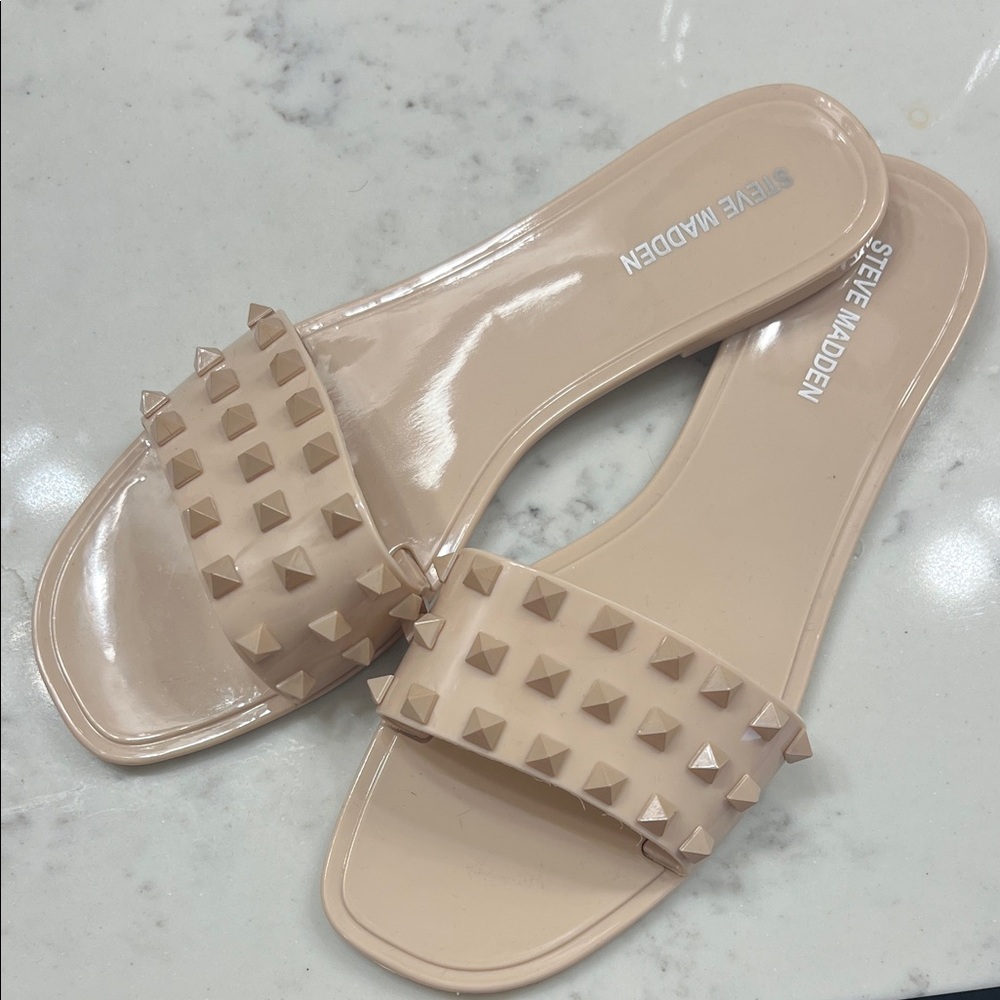 Brand new! Steve Madden Beige Studded Sandals